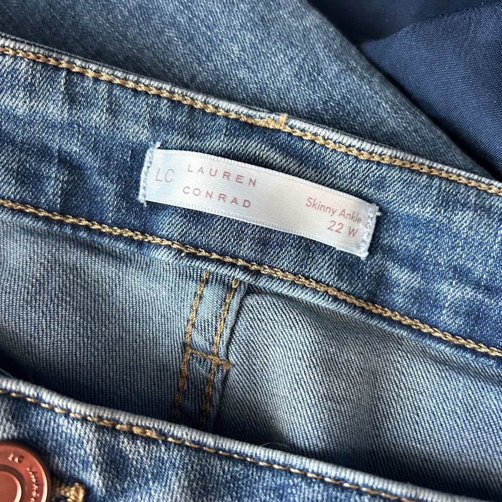 LC Lauren Conrad Women's Light Blue Ankle Jeans